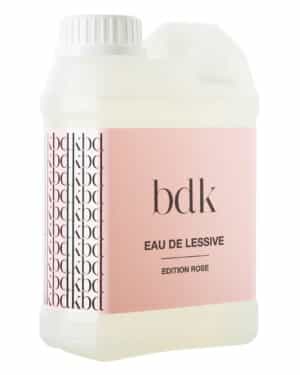 Représentation de l’eau de lessive édition rose de la maison bdk.
